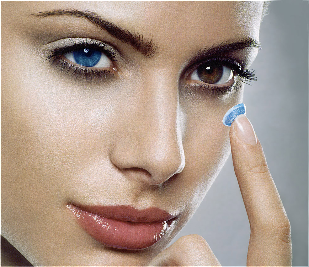 Как пользоваться косметикой, если носишь контактные линзы?